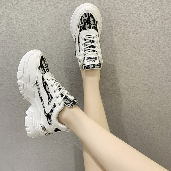 Női hétköznapi tornacipő vastag talppal