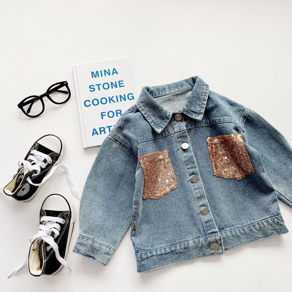 Aktuális farmerdzseki lányoknak flitterekkel és csipkével