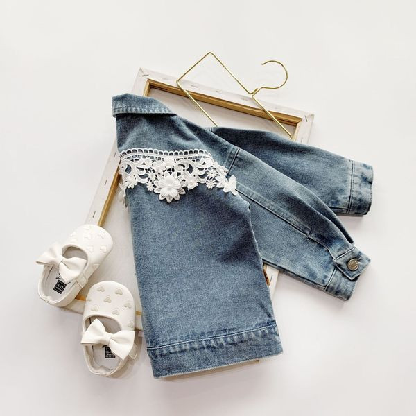 Aktuális farmerdzseki lányoknak flitterekkel és csipkével