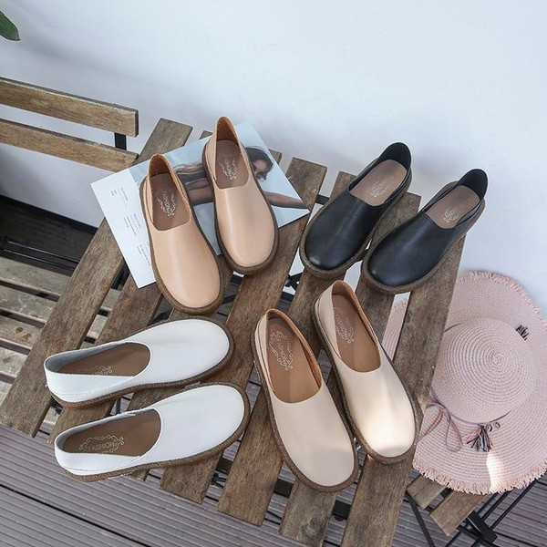 Lapos talpú női bőrcipő