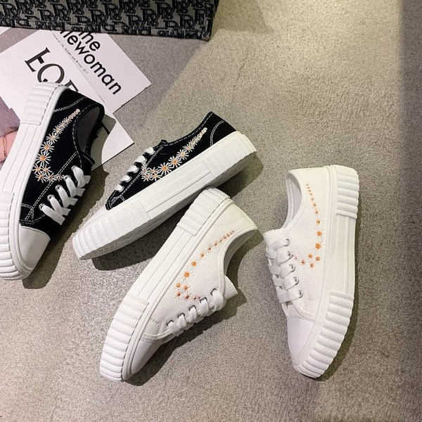 Naiste vabaaja tossud värvilise tikandiga