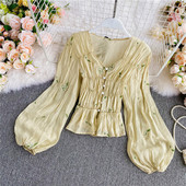 Naiste nööpide ja lillemustriga särk