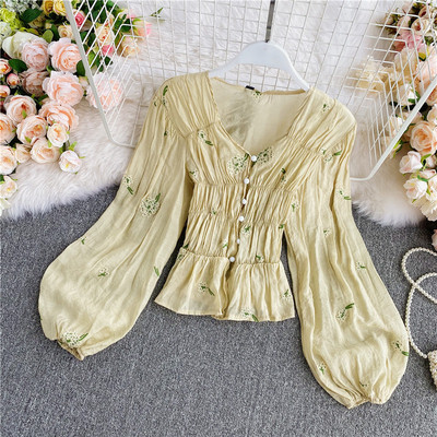 Naiste nööpide ja lillemustriga särk