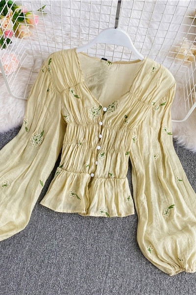 Naiste nööpide ja lillemustriga särk