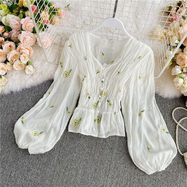 Naiste nööpide ja lillemustriga särk