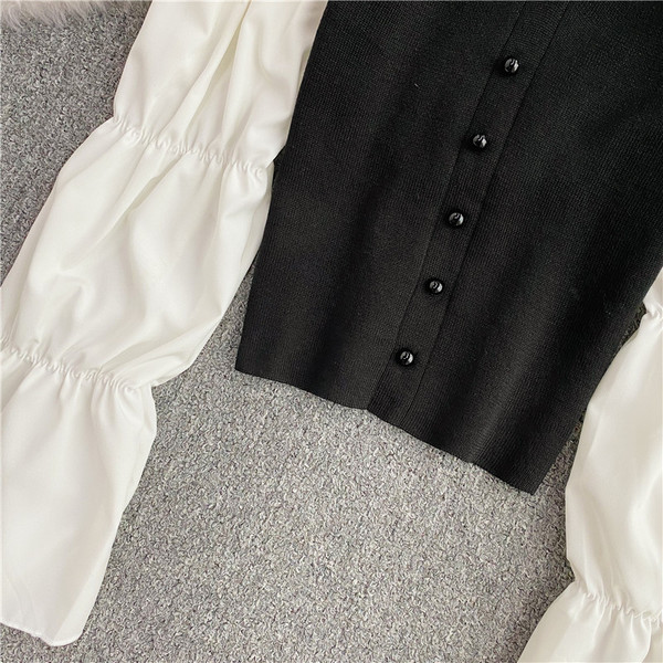 Női hosszú ujjú ing és gombok fehér és fekete színben