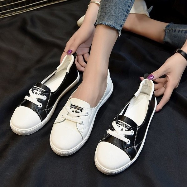 Alkalmi női tornacipő eco bőrből, lapos talppal