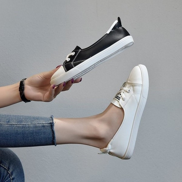 Alkalmi női tornacipő eco bőrből, lapos talppal