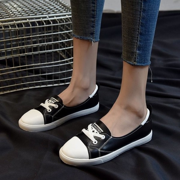 Alkalmi női tornacipő eco bőrből, lapos talppal