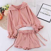 Sport és alkalmi női szett pulóverrel és rövidnadrággal