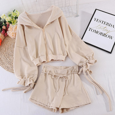 Sport és alkalmi női szett pulóverrel és rövidnadrággal