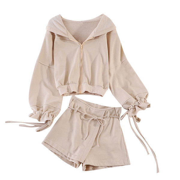 Sport és alkalmi női szett pulóverrel és rövidnadrággal