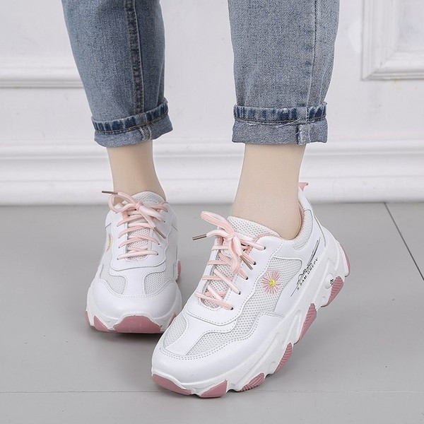 Casual γυναικεία αθλητικά παπούτσια με χρωματιστά κεντήματα