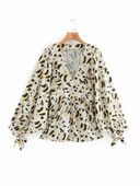 Väljalõigatud V-kaelusega naiste särk