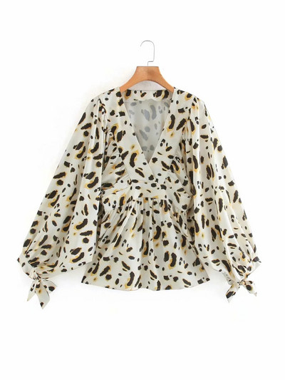 Väljalõigatud V-kaelusega naiste särk