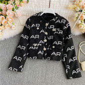 Naiste vabaaja lühike nööpide ja pikkade varrukatega jakk