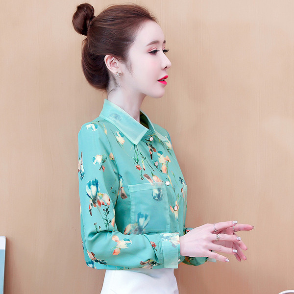 Uue mudeli lillelise mustriga ja klassikalise kraega naiste särk