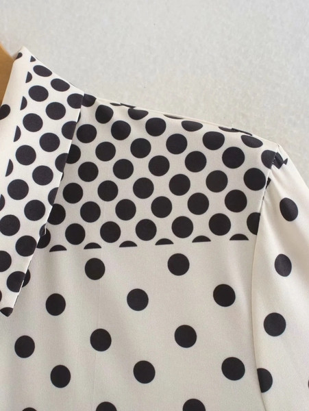 Asümmeetriline klassikalise kraega särk