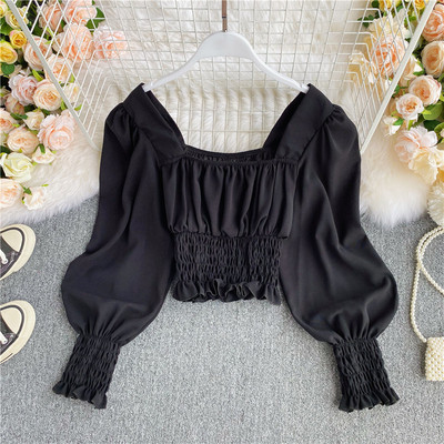 Naiste elastse ja kandilise kaelusega särk