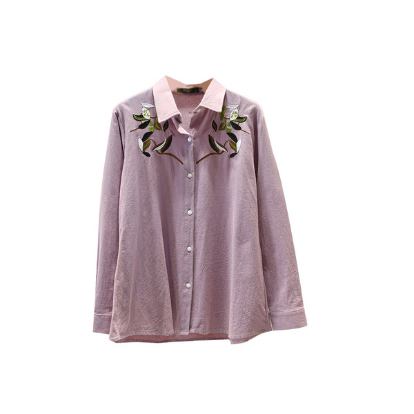 Suures suuruses pikkade varrukate ja tikanditega naiste särk