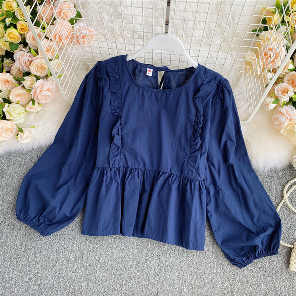 Alkalmi női ing kerek nyakkivágással és fürtökkel