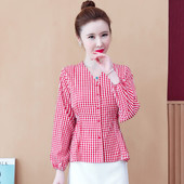 Must ja punane ruuduline naiste särk spitsikaelusega