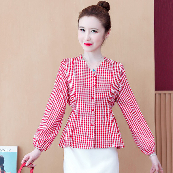 Must ja punane ruuduline naiste särk spitsikaelusega