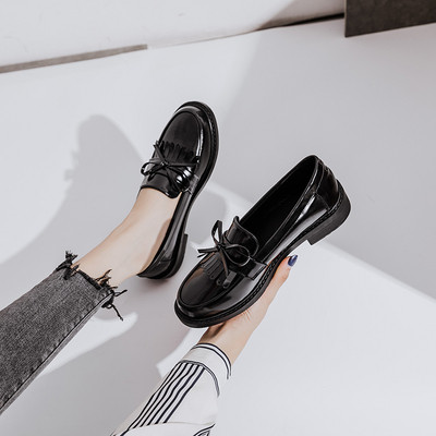Γυναικεία έκο δερμάτινα παπούτσια casual με κορδέλα σε μαύρο χρώμα