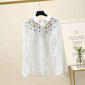 Nagy méretű női ing klasszikus gallérral és hímzéssel