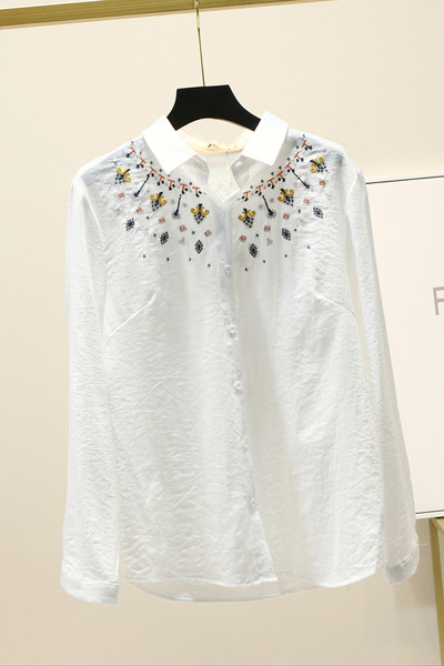 Nagy méretű női ing klasszikus gallérral és hímzéssel