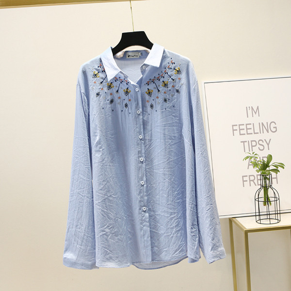 Nagy méretű női ing klasszikus gallérral és hímzéssel