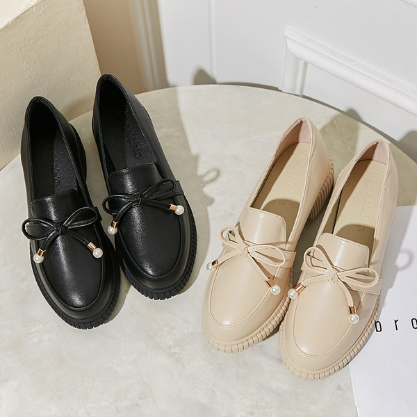 Női eko bőr cipő fekete és bézs színű szalaggal