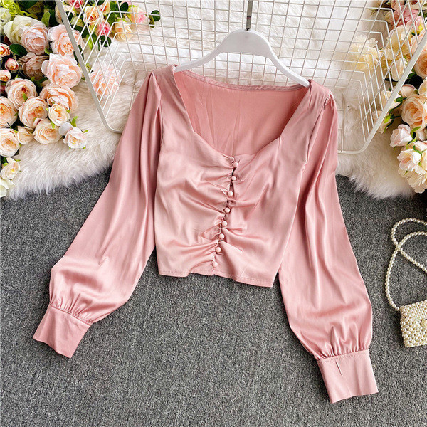 Ovaalse dekoltee ja nööpidega naiste särk