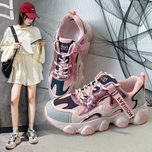 Modern női tornacipő színes talppal