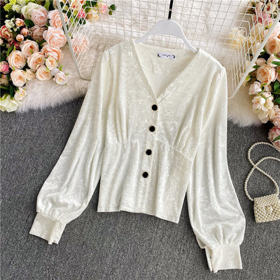 Női bársony ing gombokkal és spitz nyakkivágással