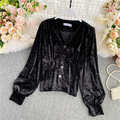 Női bársony ing gombokkal és spitz nyakkivágással