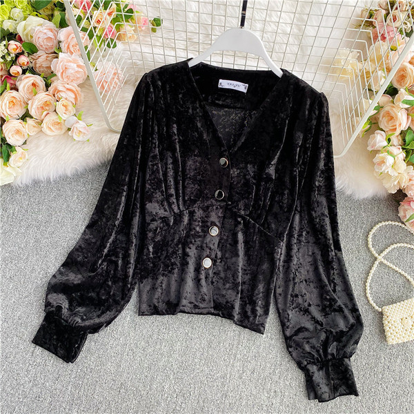 Női bársony ing gombokkal és spitz nyakkivágással