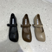 Alkalmi cipő új modellje csattal