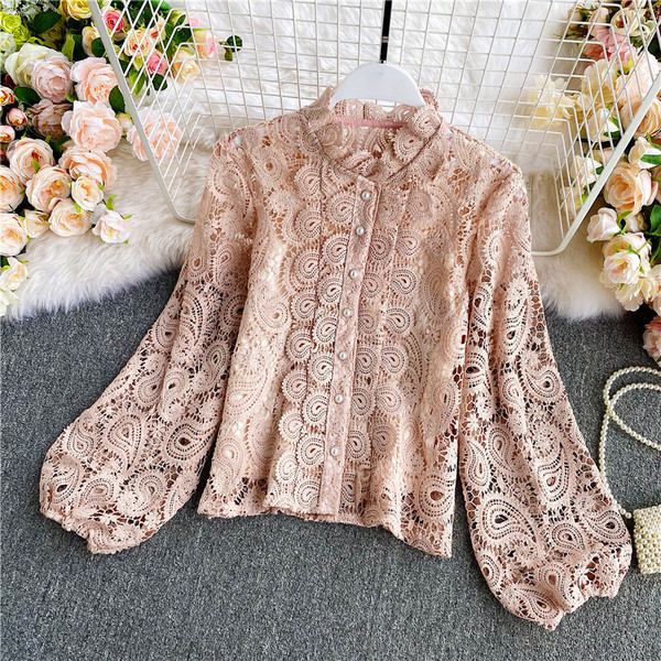 Női csipke ing gombokkal és alacsony gallérral