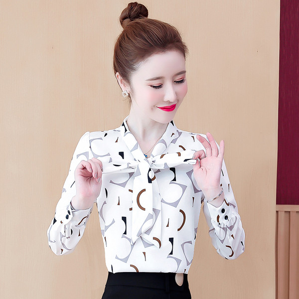 Uue mudeli lipsude ja mustriga naiste särk