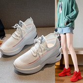 Naiste vabaaja tossud kõrge tallaga