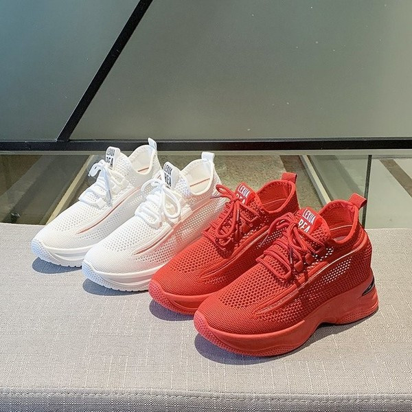 Naiste vabaaja tossud kõrge tallaga