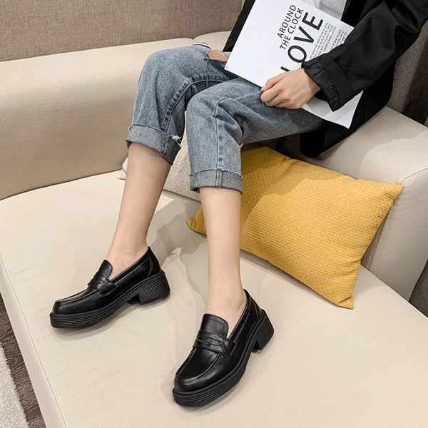 Öko-nahast valmistatud vabaaja naiste nahast kingad