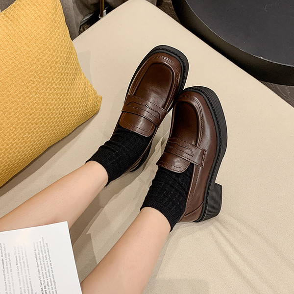 Öko-nahast valmistatud vabaaja naiste nahast kingad