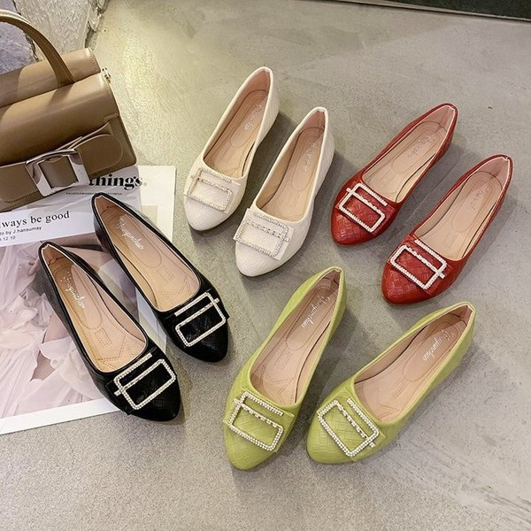 Naiste moodsad pandlaga kingad - valmistatud ökonahast