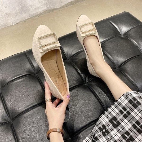 Naiste moodsad pandlaga kingad - valmistatud ökonahast