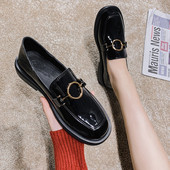 Öko bőrből készült, fém elemes női bőrcipő