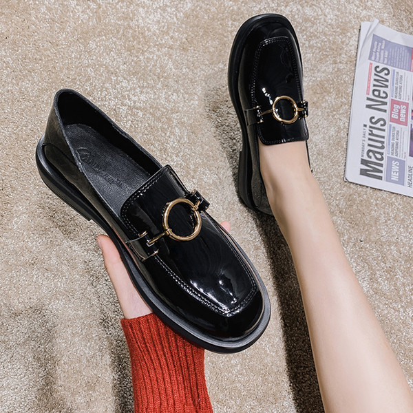 Öko bőrből készült, fém elemes női bőrcipő