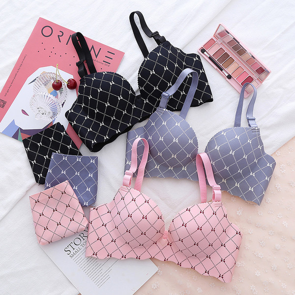 Női intim fehérnemű szett két részből áll