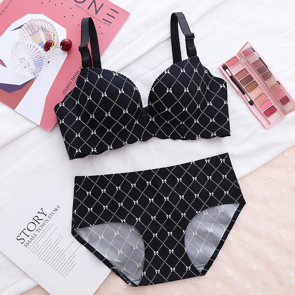 Női intim fehérnemű szett két részből áll